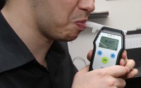 Un șofer a depășit de 14 ori limita de alcool admisibilă când a urcat la volan